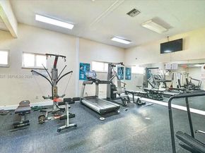 6960 Miami Gardens Dr 2124, Hialeah FL 33015