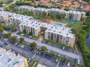 6960 Miami Gardens Dr 2124, Hialeah FL 33015