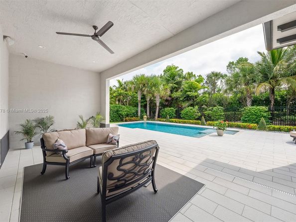 9228 Coral Isles Cir, Palm Beach Gardens FL 33412