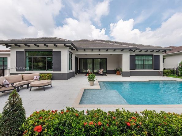 9228 Coral Isles Cir, Palm Beach Gardens FL 33412