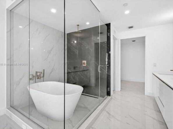 Undisclosed Address #A11863288, Miami FL 33137