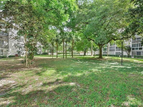 2004 Granada Dr H1, Coconut Creek FL 33066
