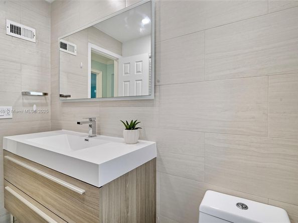 9710 Sunset Strip, Sunrise FL 33322