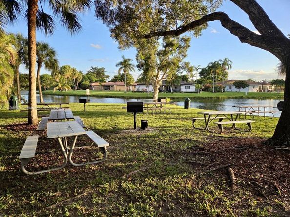 16168 Laurel Dr 201, Weston FL 33326
