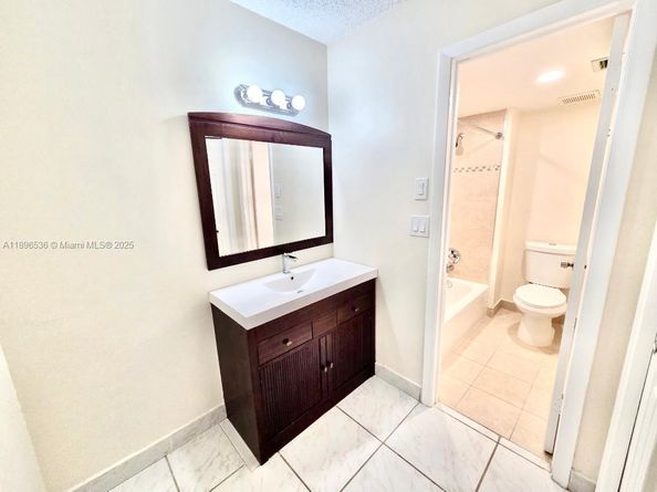16168 Laurel Dr 201, Weston FL 33326