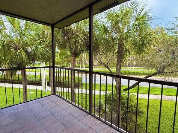 16168 Laurel Dr 201, Weston FL 33326