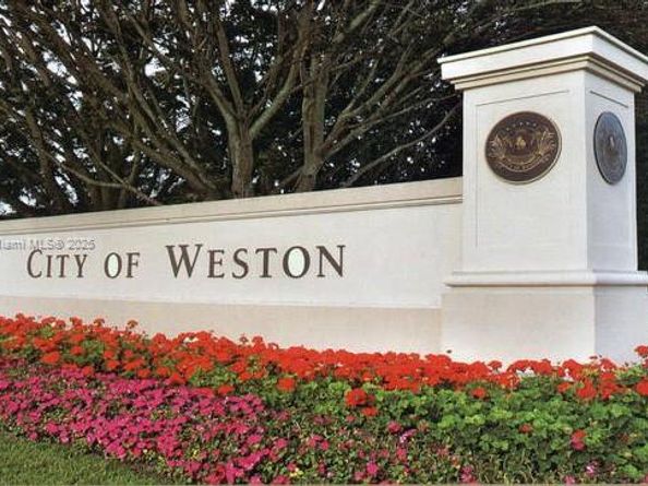 16168 Laurel Dr 201, Weston FL 33326