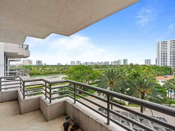 3300 NE 191st St 609, Aventura FL 33180