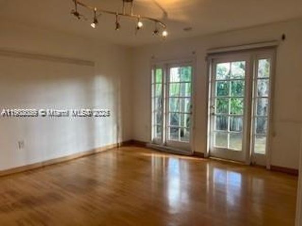 301 W Rivo Alto Dr, Miami Beach FL 33139