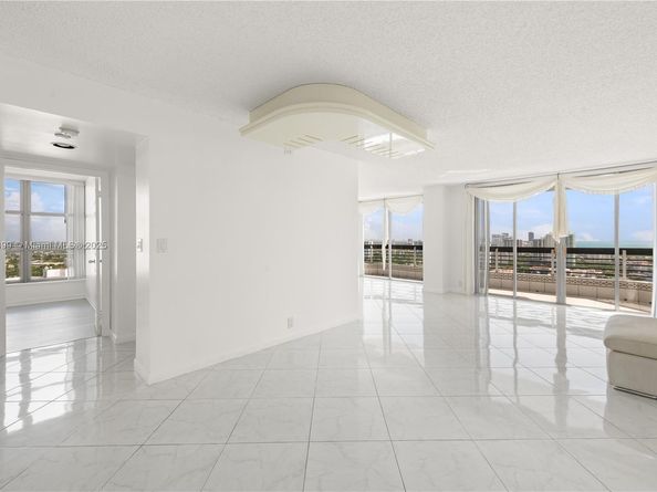 3530 Mystic Pointe Dr 3206, Aventura FL 33180