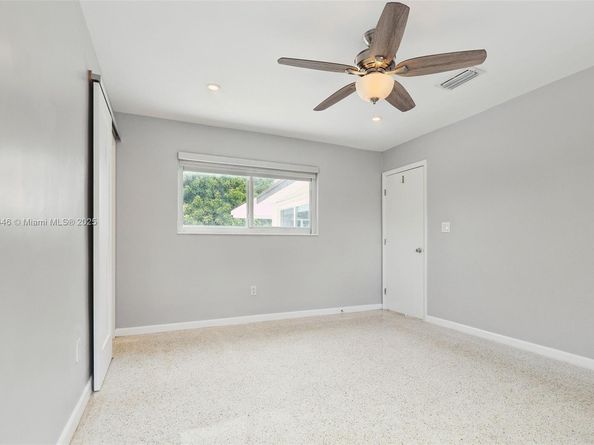 8601 NW 185th Ter, Hialeah FL 33015