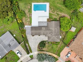 8601 NW 185th Ter, Hialeah FL 33015