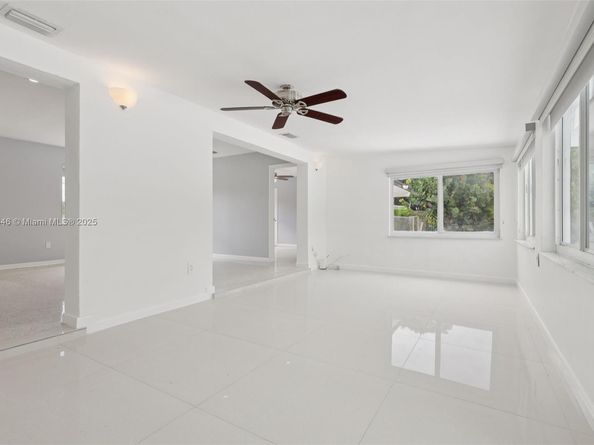 8601 NW 185th Ter, Hialeah FL 33015