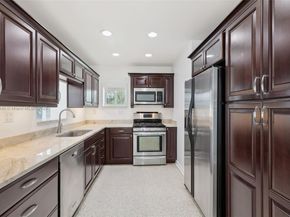 8601 NW 185th Ter, Hialeah FL 33015