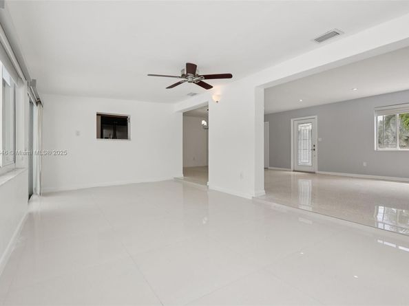 8601 NW 185th Ter, Hialeah FL 33015