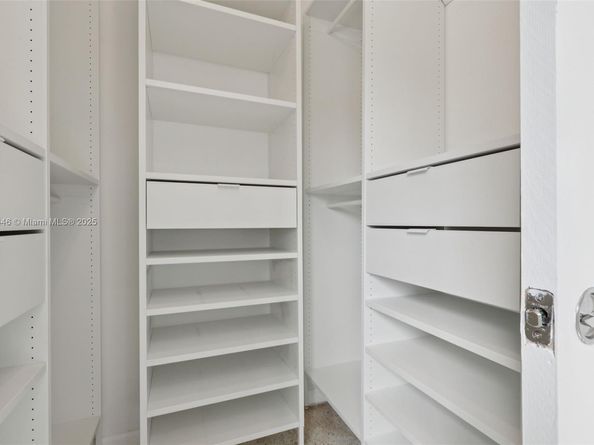 8601 NW 185th Ter, Hialeah FL 33015