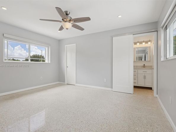 8601 NW 185th Ter, Hialeah FL 33015