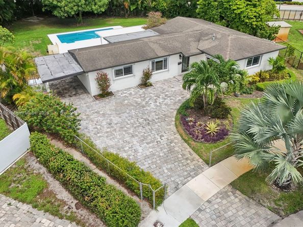 8601 NW 185th Ter, Hialeah FL 33015