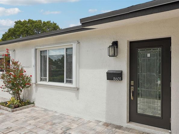 8601 NW 185th Ter, Hialeah FL 33015