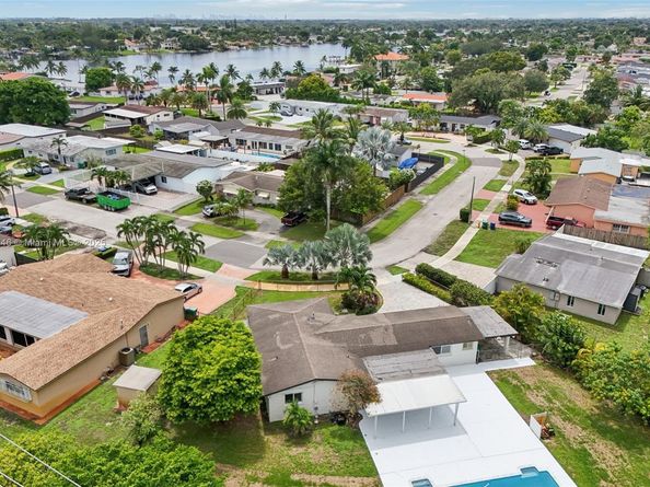 8601 NW 185th Ter, Hialeah FL 33015