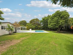 8601 NW 185th Ter, Hialeah FL 33015