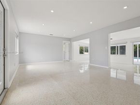 8601 NW 185th Ter, Hialeah FL 33015
