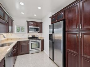8601 NW 185th Ter, Hialeah FL 33015
