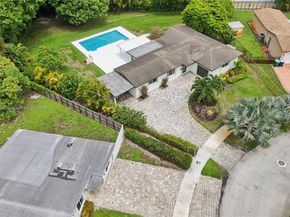 8601 NW 185th Ter, Hialeah FL 33015