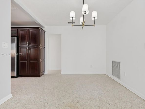 8601 NW 185th Ter, Hialeah FL 33015