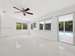 8601 NW 185th Ter, Hialeah FL 33015