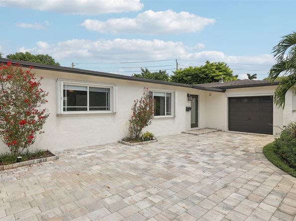 8601 NW 185th Ter, Hialeah FL 33015