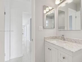 8601 NW 185th Ter, Hialeah FL 33015