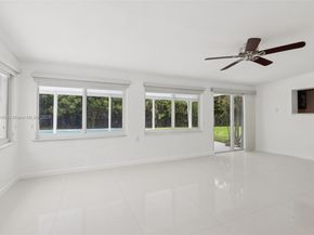 8601 NW 185th Ter, Hialeah FL 33015