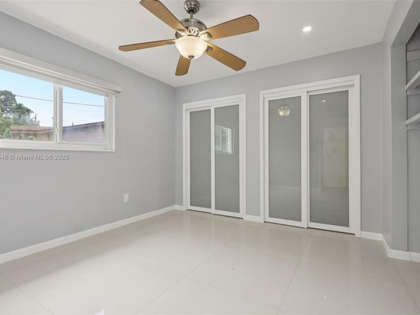 8601 NW 185th Ter, Hialeah FL 33015