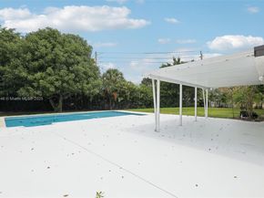 8601 NW 185th Ter, Hialeah FL 33015