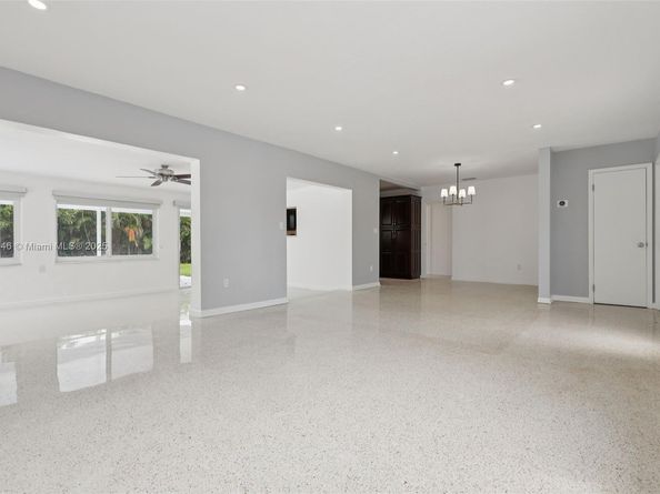 8601 NW 185th Ter, Hialeah FL 33015
