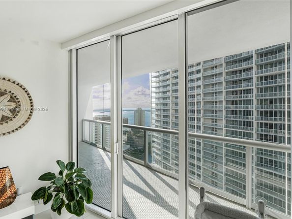 475 Brickell Ave 3111, Miami FL 33131
