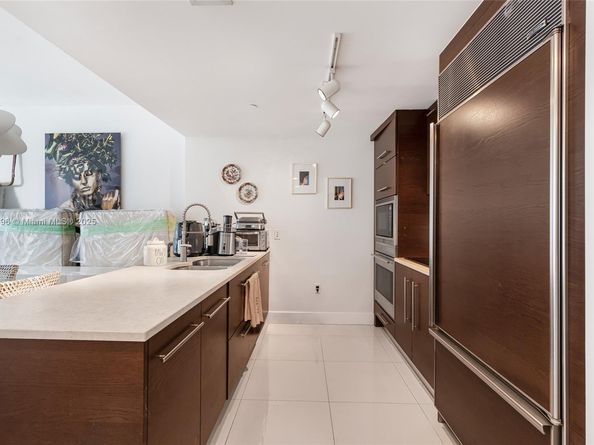 475 Brickell Ave 3111, Miami FL 33131