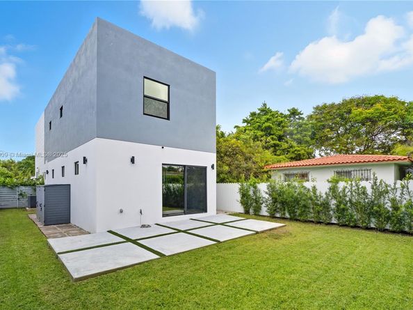 2320 SW 14th St, Miami FL 33145