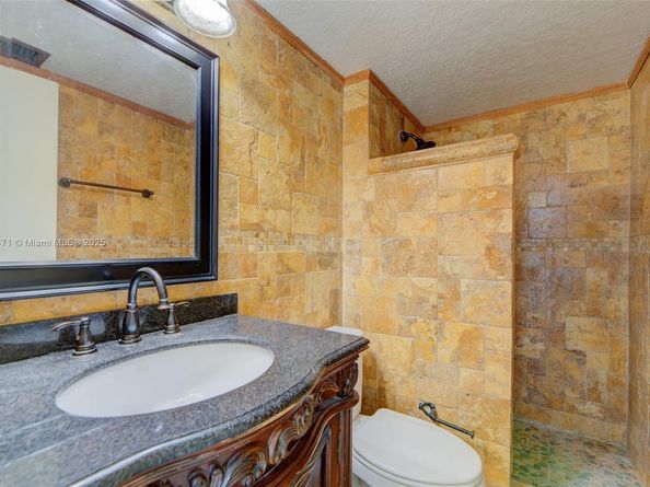 2350 NE 135th St 1503, North Miami FL 33181
