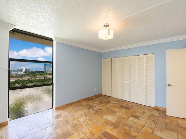 2350 NE 135th St 1503, North Miami FL 33181