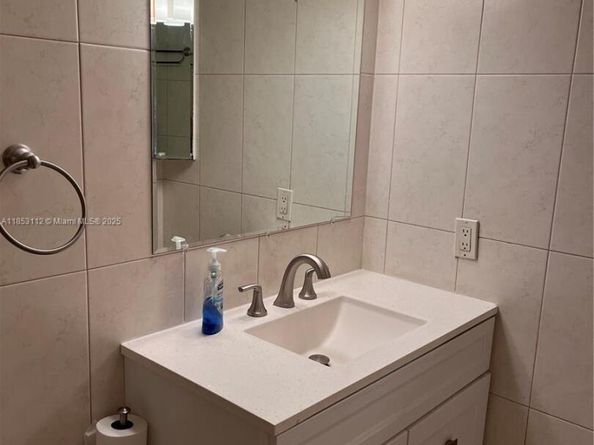 2101 Atlantic Shores Blvd 309, Hallandale Beach FL 33009