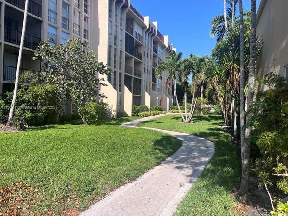 2101 Atlantic Shores Blvd 309, Hallandale Beach FL 33009
