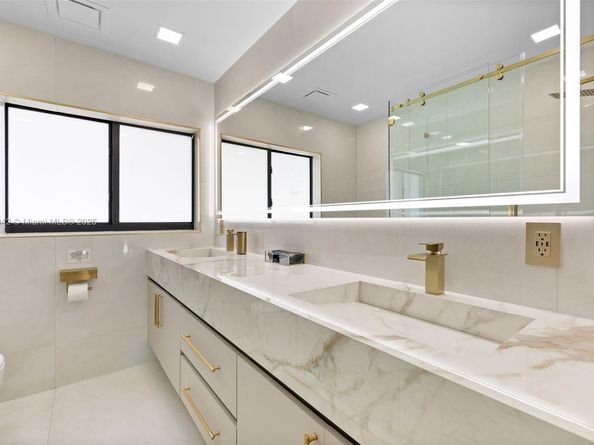 1117 Adams St, Hollywood FL 33019