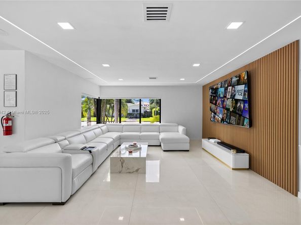 1117 Adams St, Hollywood FL 33019