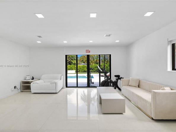 1117 Adams St, Hollywood FL 33019