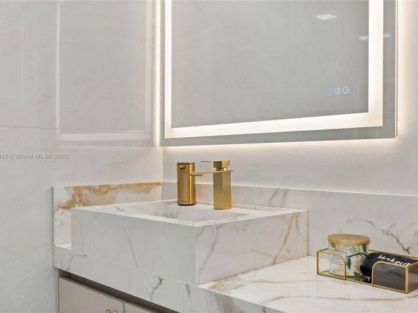 1117 Adams St, Hollywood FL 33019