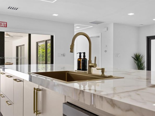 1117 Adams St, Hollywood FL 33019