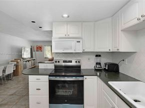 8617 SW 68th Ct 24, Pinecrest FL 33156