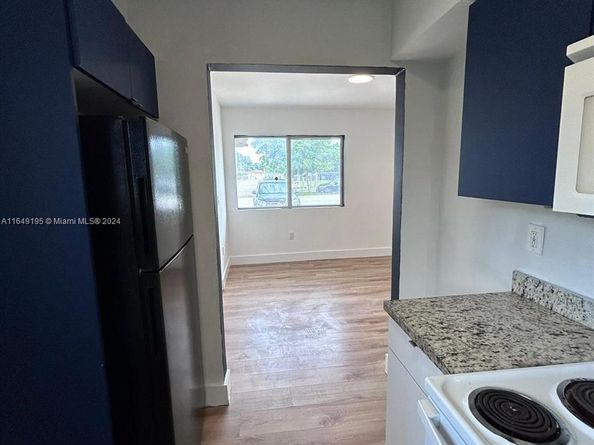 2180 NW 59th St, Miami FL 33142